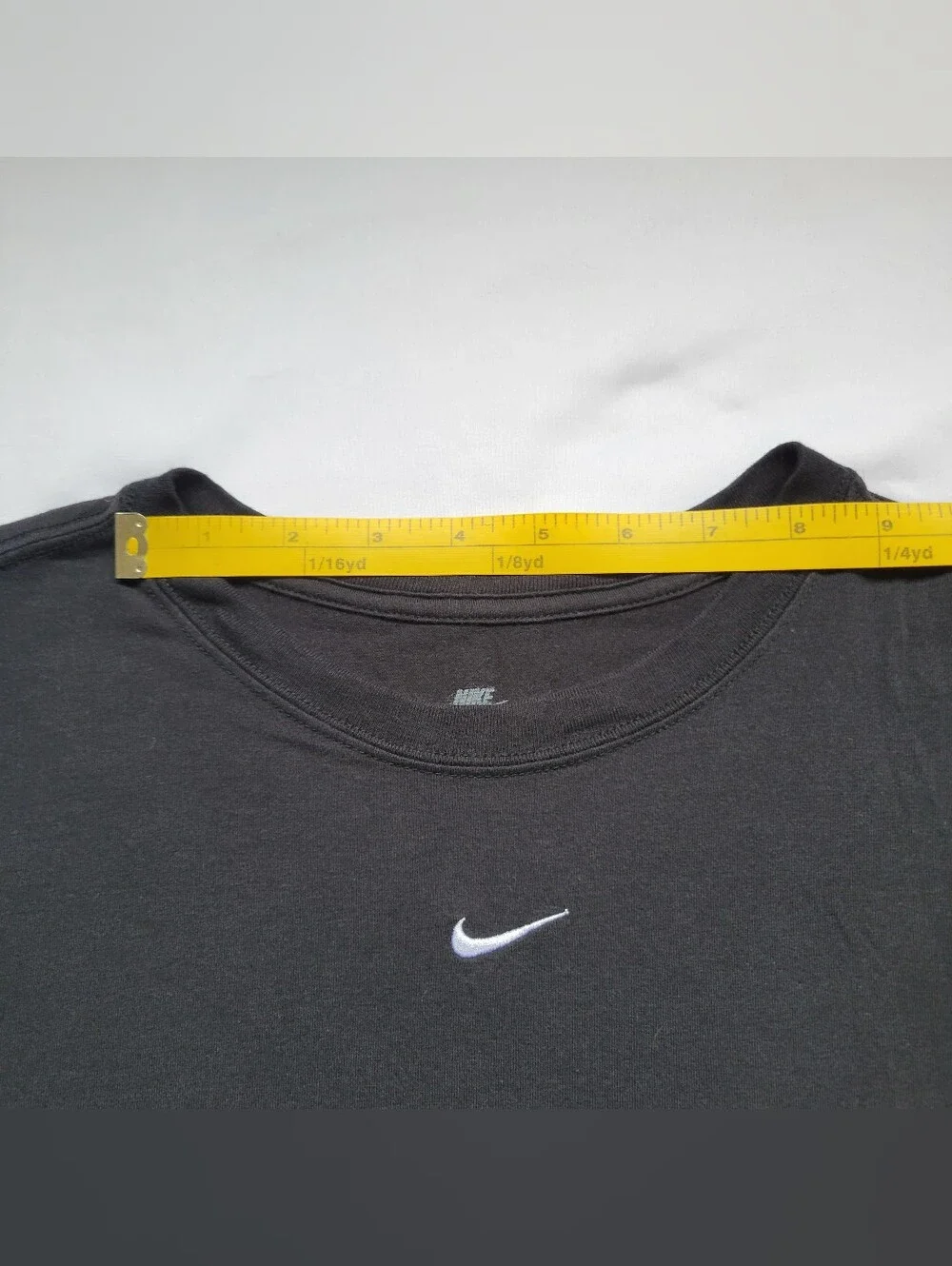 Nike Cropped Athletic Slim Fit Tee Womens Medium With Embroidered Logo Black